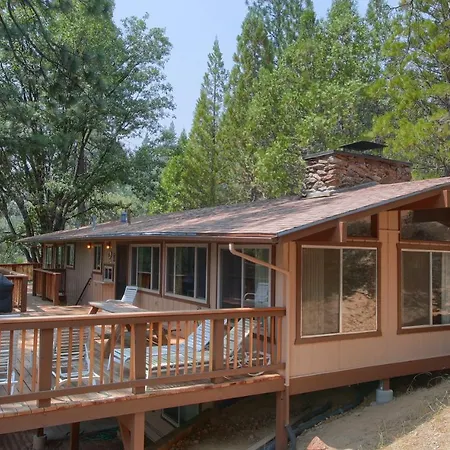 99 Yosemite Mountain Lodge